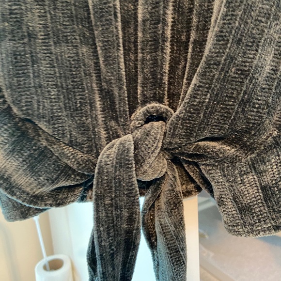 Boutique Adorable Sweater - Picture 3 of 6